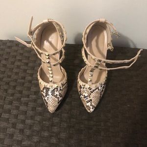 Shoes size 5 new snake 🐍 print